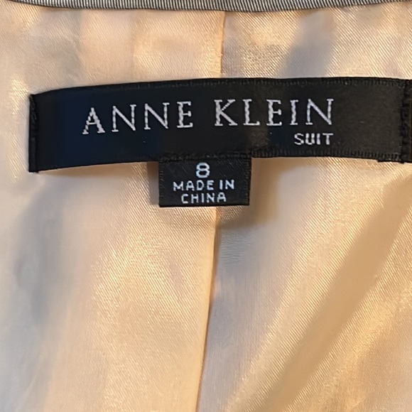 Let your inner animal spirit out with a silk coat dress. - Picture 7 of 9